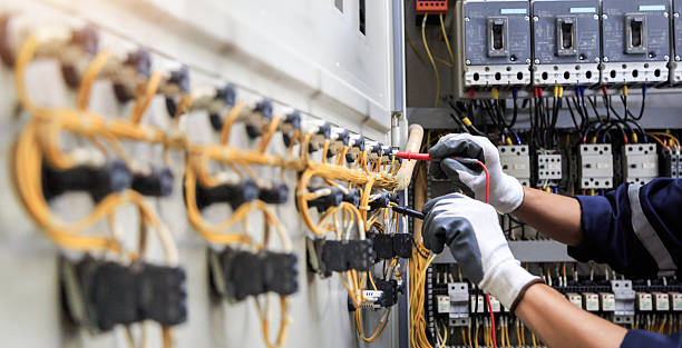 Professional Electrician technician working in Batesville, TX